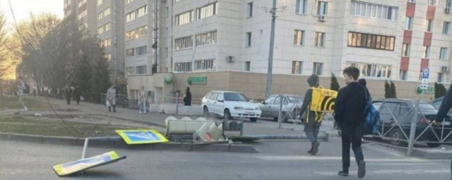 В Казани упавший из-за ветра светофор сломал ногу пенсионеру