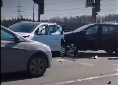 В Петербурге в массовой аварии пострадали восемь человек