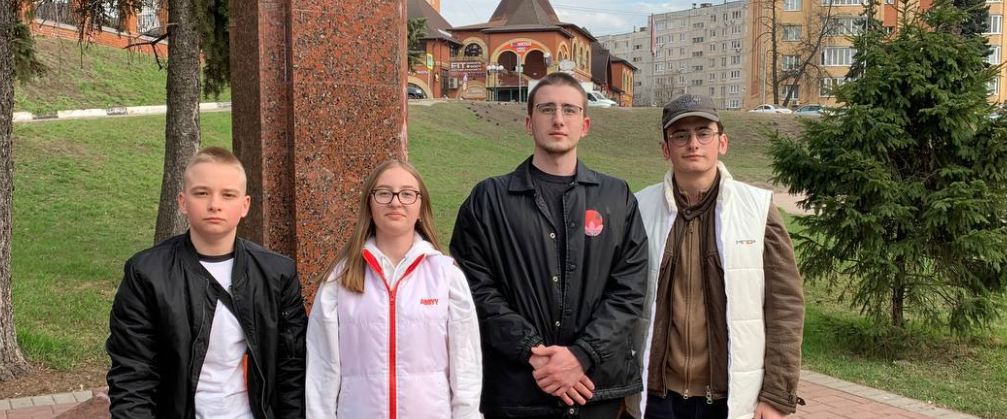 В Раменском г.о. молодогвардейцы провели уборку памятников