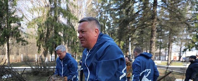 Губернатор Олег Кувшинников призвал жителей Вологодской области выходить на субботники