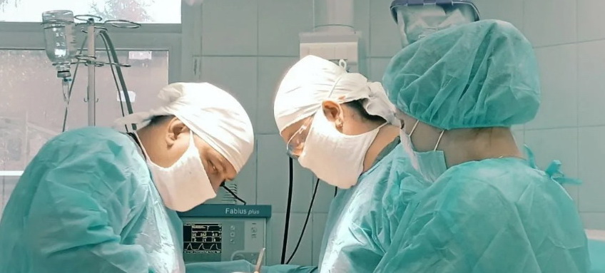 Кемеровские хирурги спасли жизнь пенсионеру с редкой онкопатологией