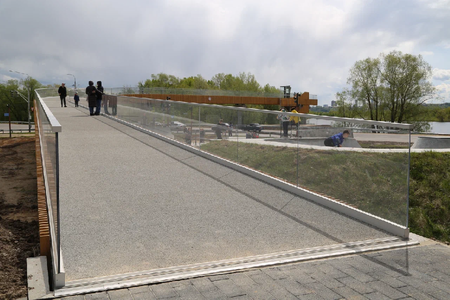 122-метровый пешеходный алюминиевый мост в стиле фьюжн открылся под Нижним Новгородом
