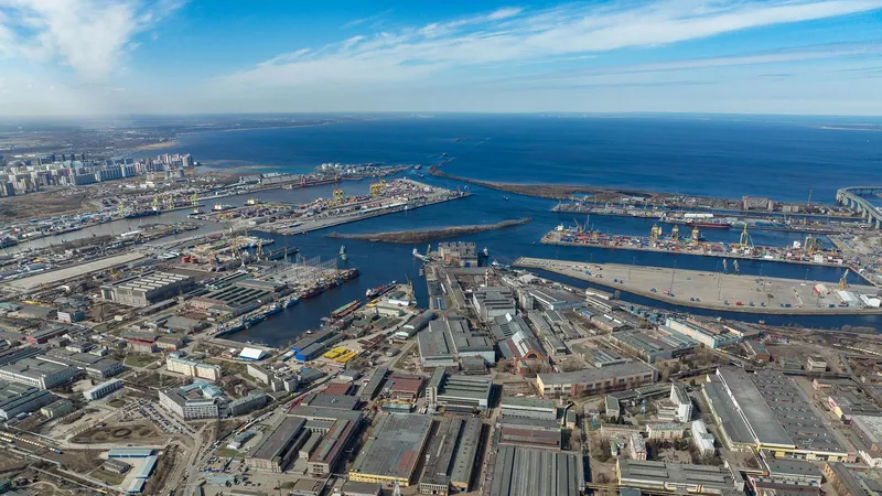 Оборот грузов за апрель 2023 года в «Большом порту Санкт-Петербурга» увеличился на 50%