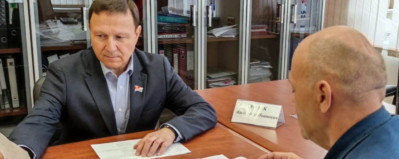 Председатель Законодательного Собрания Приморского края Александр Ролик провёл приём для старшего поколения