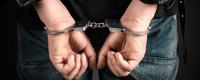 В Тихвине задержаны подозреваемые в растлении трех школьниц и накачивании их наркотиками