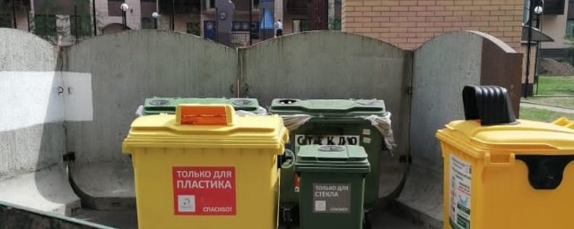 Во Всеволжском районе Ленобласти устанавливают новые баки для раздельного сбора мусора