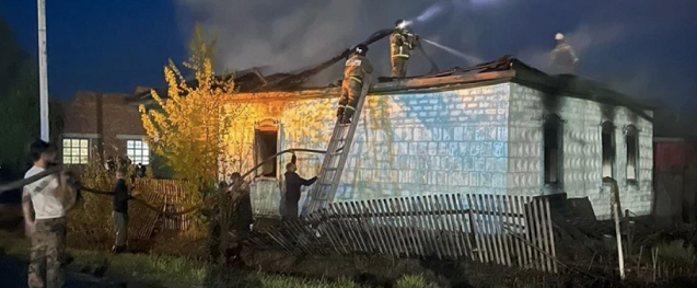В Омской области женщина и ее 7-летняя дочь погибли при пожаре