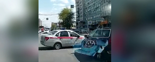 В Новосибирске произошла авария с участием автомобиля Росгвардии
