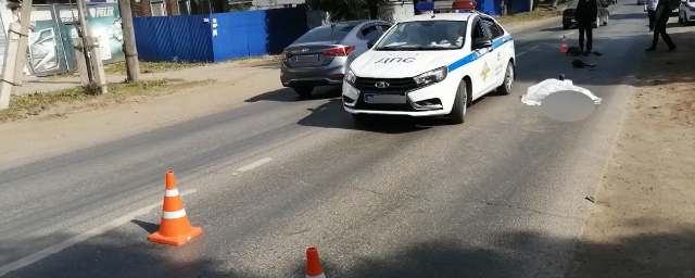 В Удмуртии водитель грузовика насмерть сбил мужчину на электросамокате В Удмуртии водитель грузовика насмерть сбил мужчину на электросамокате
