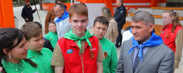 Олег Николаев встретился в «Артеке» со школьниками из Чувашии