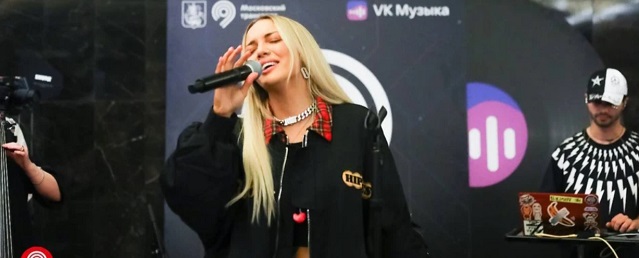 В Москве певица Mary Gu дала концерт для пассажиров метро