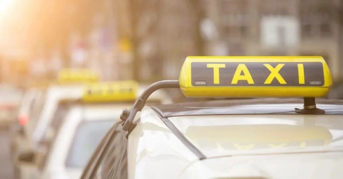 В Иванове 75-летний таксист ворвался домой к пассажирке и ограбил её на 28800 рублей