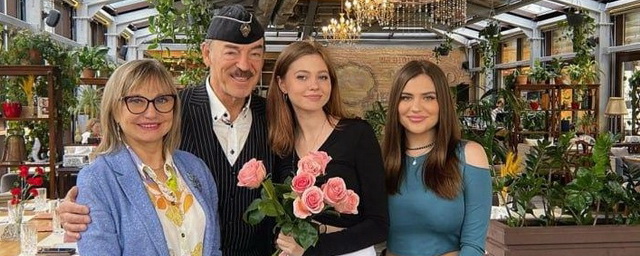 Михаил Боярский поздравил младшую внучку Сашу с 15-летием