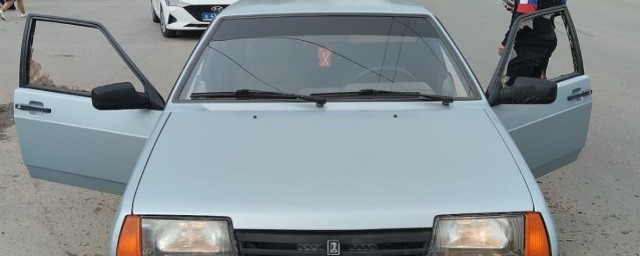 Волгоградский водитель на замечание убрать тонировку с машины разбил стекла на глазах у полицейских