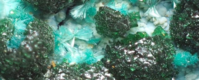 В Свердловской области обнаружен редчайший минерал иттрий с редкоземельным металлом