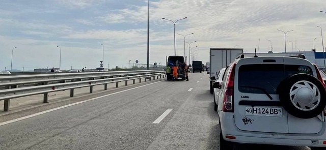 На Крымском мосту 6 мая приостановили и возобновили движение транспорта