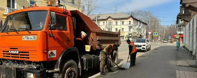 В праздничные дни уборка улиц Иркутска идет в круглосуточном режиме 