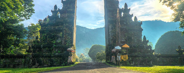 Bloomberg: Бали хочет заменить буйных туристов на пенсионеров и сторонников ЗОЖ