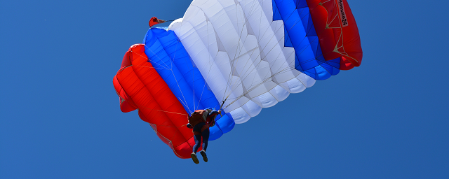 В Йошкар-Оле отменили выступление парашютистов в День России