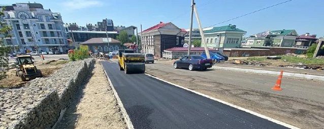 На тротуары улицы Свердлова в Иркутске начали укладку асфальта
