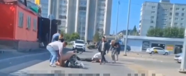 В Омске мужчина получил травмы в массовой драке возле кафе у автовокзала