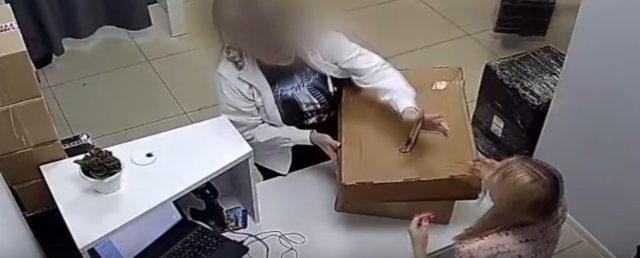 В Ульяновской области женщина мошенническим путем похитила дорогую шубу в пункте выдачи заказов