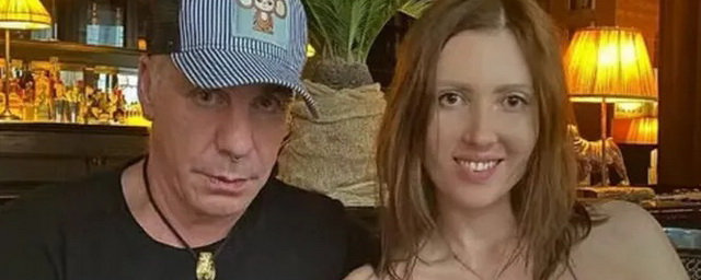 Россиянку подозревают в секс-вербовке девушек для солиста Rammstein Тилля Линдеманна