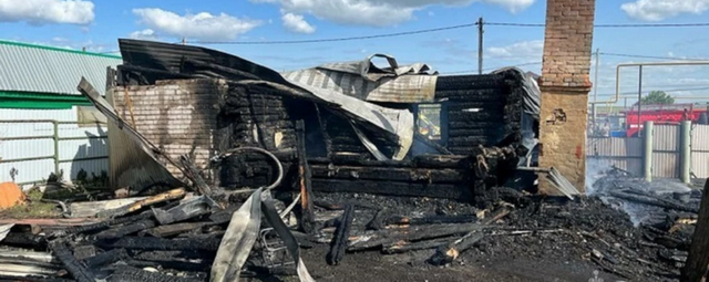 Трое взрослых и четверо детей погибли при пожаре в частном доме в Татарстане