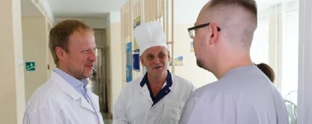 Губернатор Томенко в День медика посетил хирургическое отделение БСМП №2 Барнаула