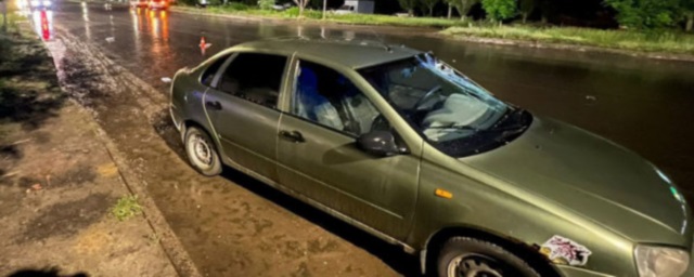 В Камышине Волгоградской области машина сбила женщину с двумя маленькими детьми