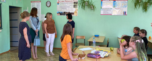 Депутат Наталья Золина оценила дневной лагерь школы №13 в Павловском Посаде