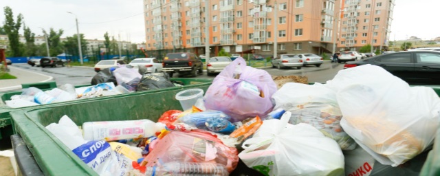 Администрация Волгограда взялась за расчистку мусорных завалов в городских дворах