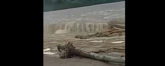 В Белореченском районе Кубани река провалилась под землю из-за сильных дождей — Видео