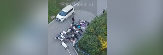 Во Владивостоке тренер заставил детей стоять в планке на проезжей части