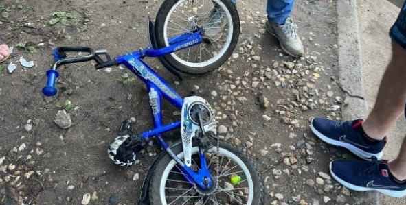 Под Тверью четырехлетний мальчик на велосипеде попал под колеса внедорожника