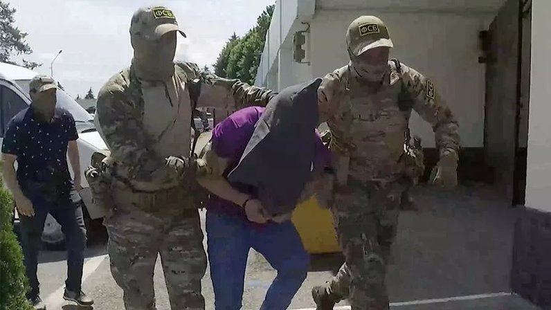 ФСБ задержала в Нальчике мужчину, который пытался примкнуть к ВСУ — Видео