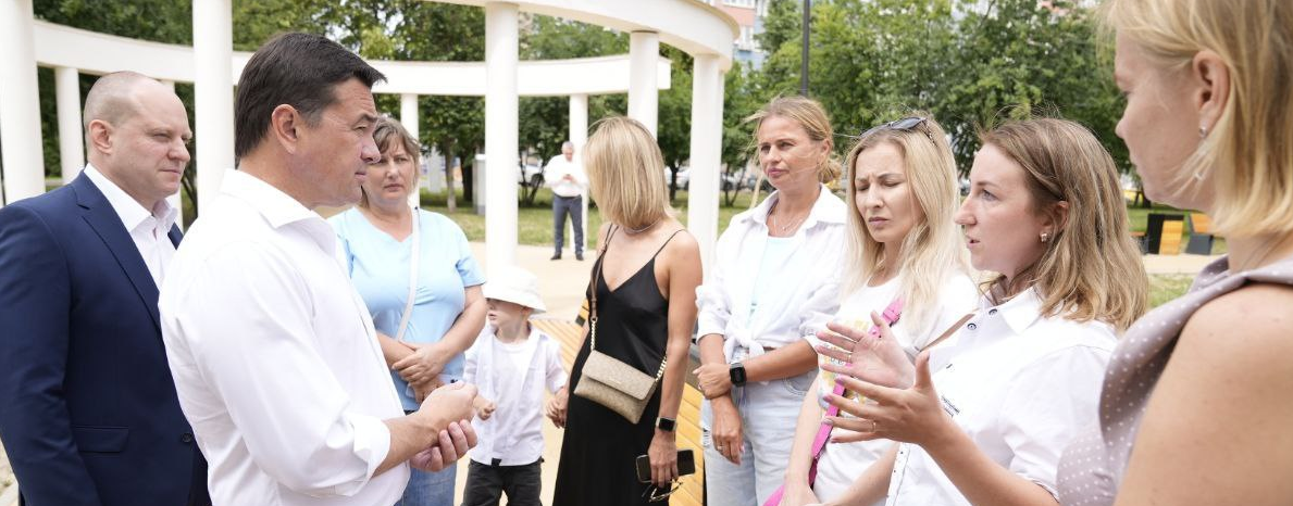 Губернатор МО Андрей Воробьев посетил ивантеевский сквер после благоустройства