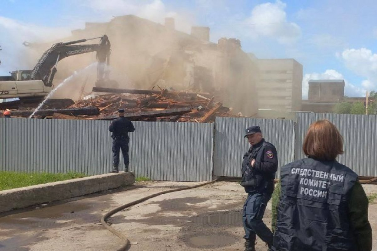 СК начал расследование по факту сноса исторического здания на Октябрьской набережной Петербурга