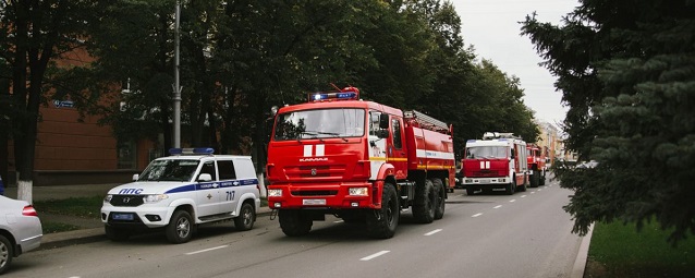 В Новокузнецке рано утром возле пожарной части загорелся автобус 