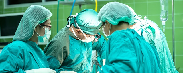 Челябинские врачи удалили пенсионерке 50-килограммовую опухоль