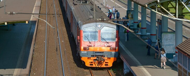 В Москве на станции «Лось» электропоезд насмерть сбил женщину и покалечил мужчину