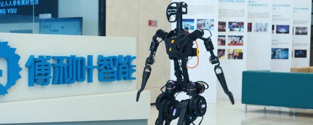Китайские эксперты изобрели робота, помогающего людям пожилого возраста в быту