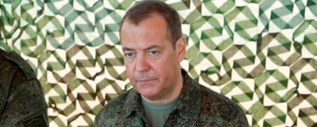 Зампред Совбеза Медведев посетил Тоцкий полигон в Оренбуржье