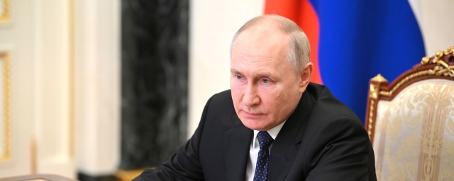 Президент Владимир Путин поручил оказать помощь осиротевшей из-за ЧП на Крымском мосту девочке