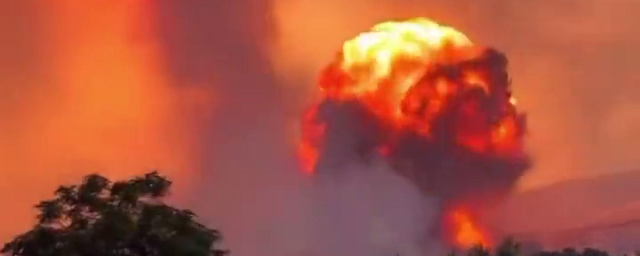 ERT: в Греции лесной пожар перекинулся на склад боеприпасов, слышны взрывы