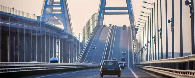 В очереди у Крымского моста ждут проезда более 200 машин