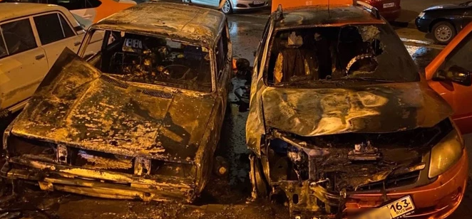В Самаре в Южном городе сгорели четыре машины