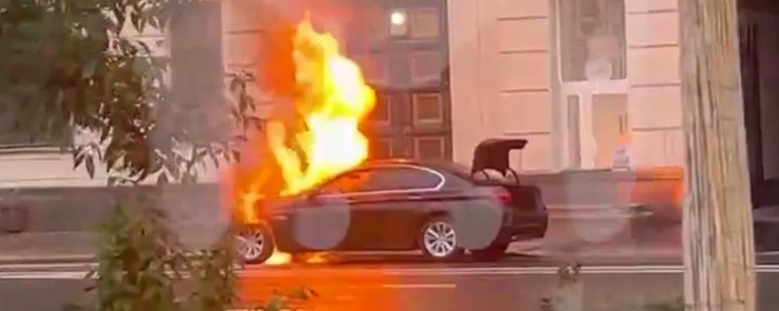 В Москве загорелся автомобиль с правительственными номерами