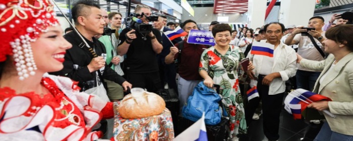 Первая группа безвизовых китайских туристов прилетела в Москву