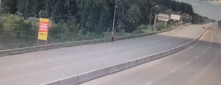 В Уфе военнослужащий с гранатой угрожает устроить взрыв на Нагаевском шоссе